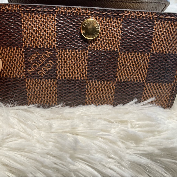 ***SOLD***Louis Vuitton Key Holder in Damier Ebene - Picture 6 of 10